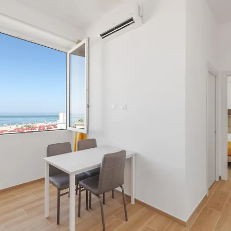 Residence Torvaianica מלון דירות 4*